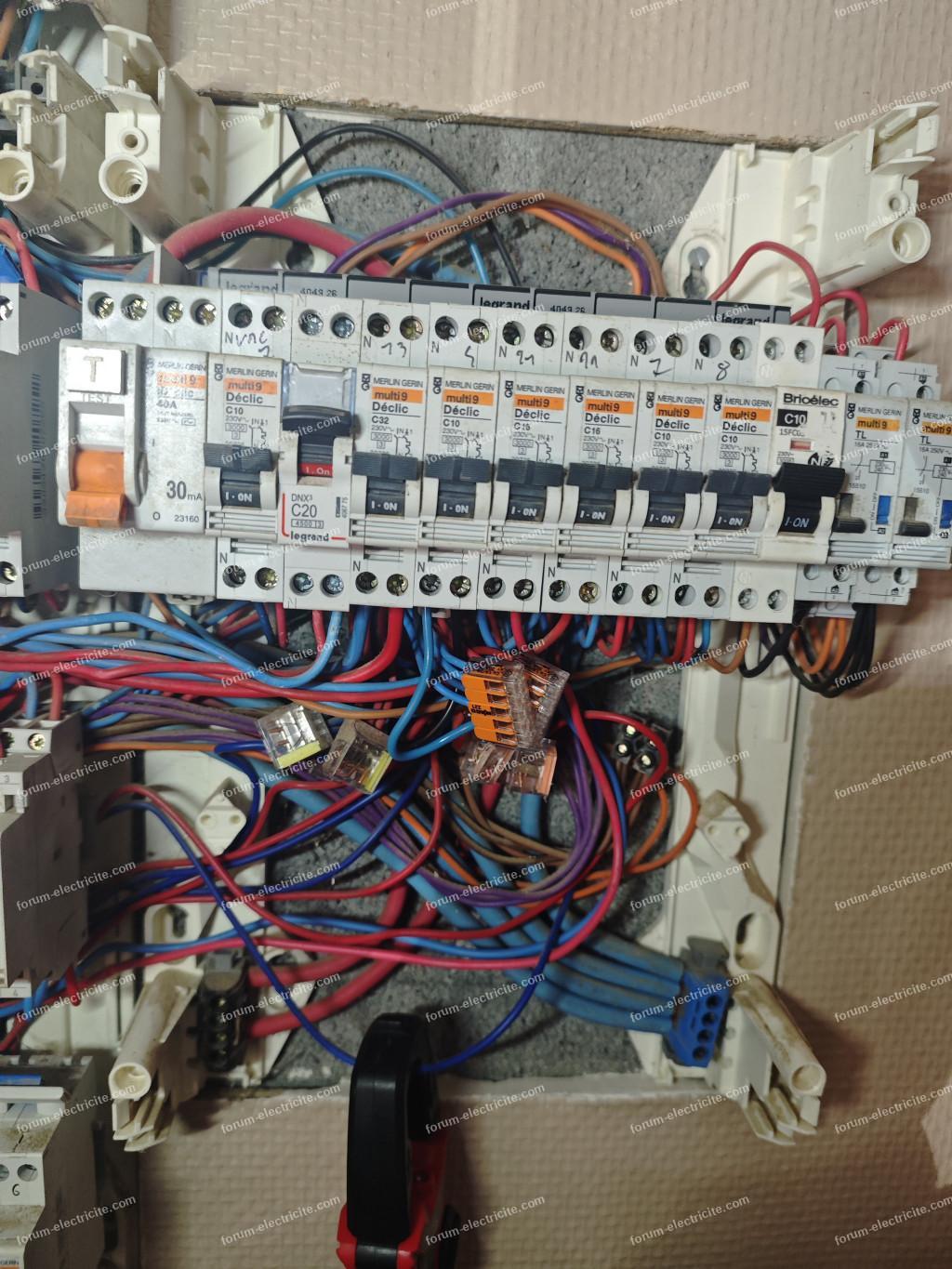 branchement prise triphasé