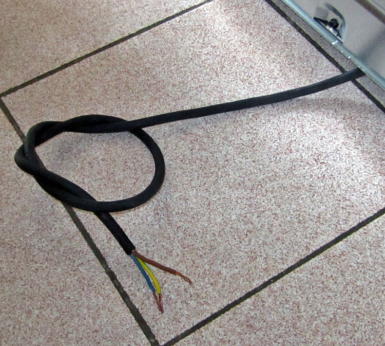 câble alimentation électriques four