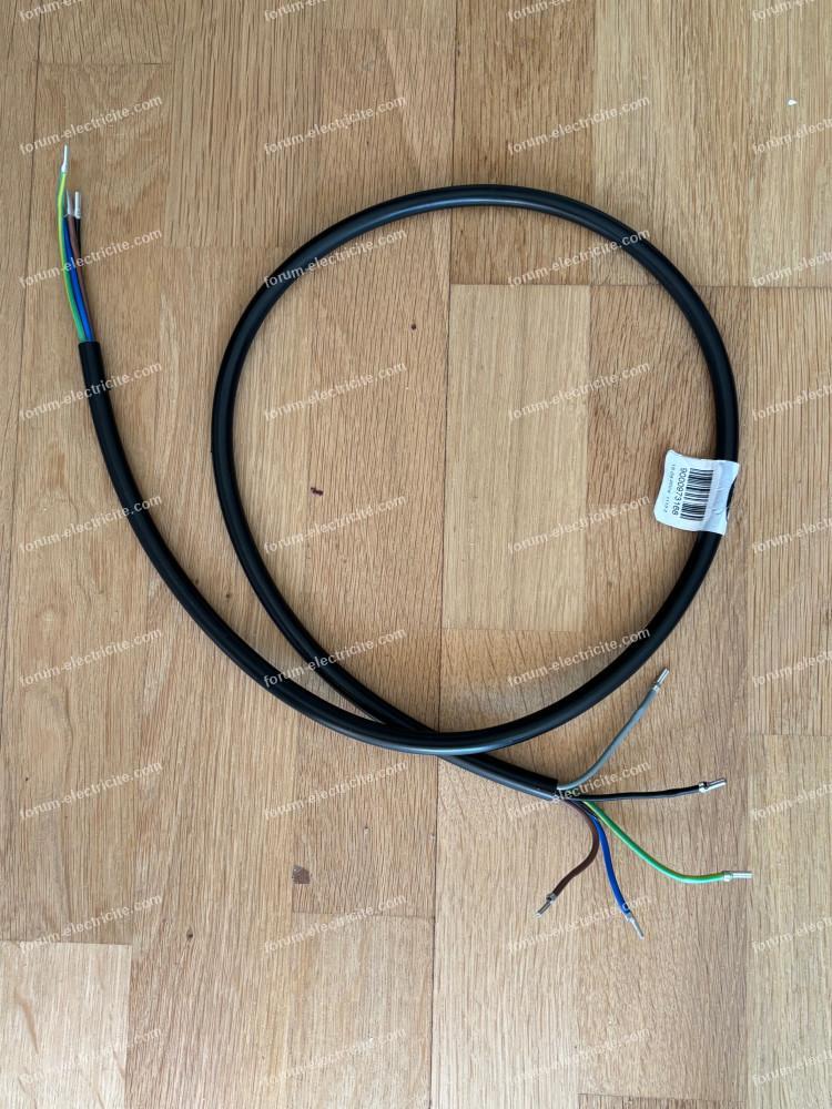 cable fourni