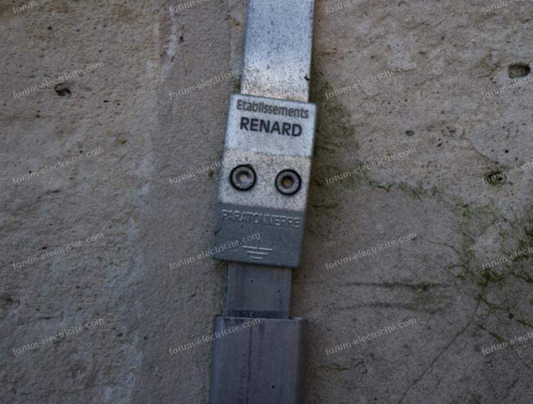 feuillard de raccordement d'un paratonnerre