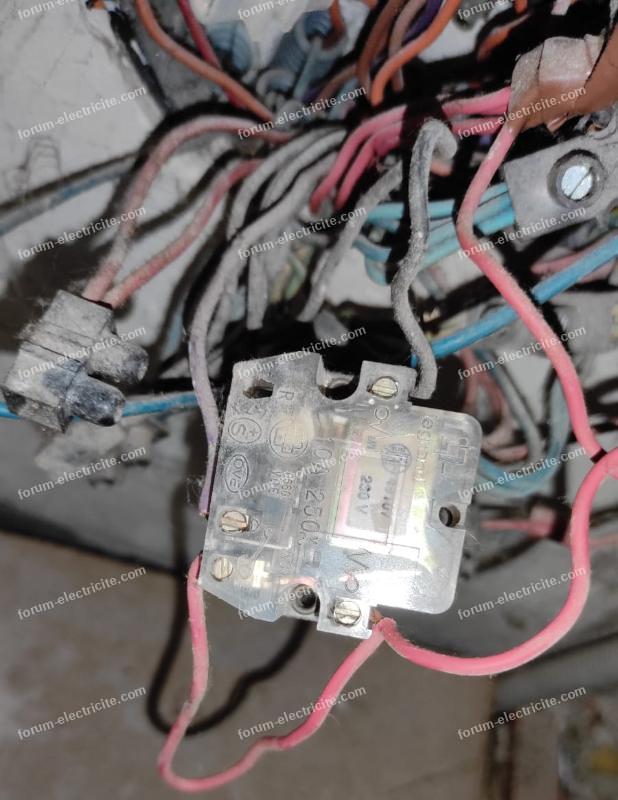 remplacement télérupteur 49107 par télérupteur 49120